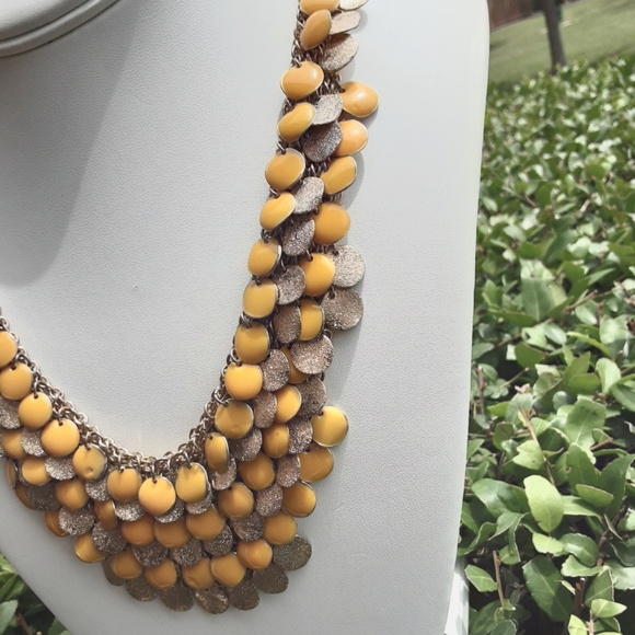 VTG YELLOW ENAMEL DISC ON GOLD TONE MESH CHAIN LINK BIB NECKLACE 19" - Picture 2 of 7